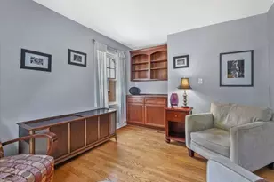 4942 N Berkeley Blvd, Whitefish Bay, WI 53217 - Photo 9