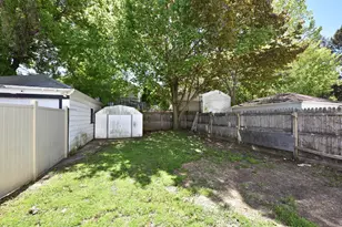 3737 W Miller Ln, Milwaukee, WI 53208 - Photo 23