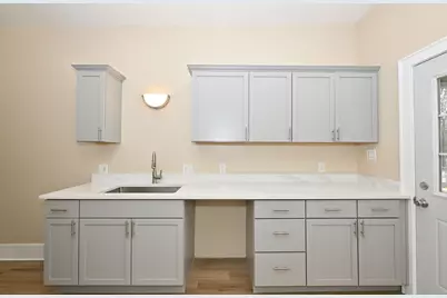 2825 W Juneau Ave, Milwaukee, WI 53208 - Photo 17