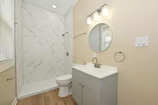 2825 W Juneau Ave, Milwaukee, WI 53208 - Photo 13