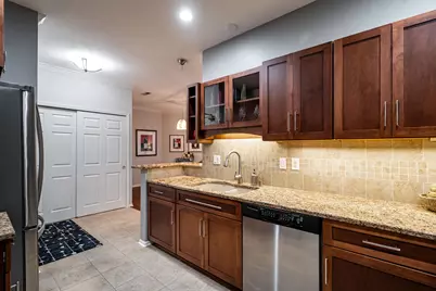 1300 N Prospect Ave #403, Milwaukee, WI 53202 - Photo 7