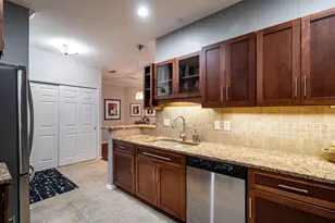 1300 N Prospect Ave, Milwaukee, WI 53202 - Photo 7