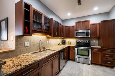1300 N Prospect Ave #403, Milwaukee, WI 53202 - Photo 5