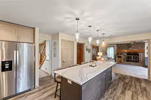 W326S7350 Cabriolet Ct, Mukwonago, WI 53149 - Photo 5