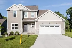 310 Paradise Ct, Hartland, WI 53029 - Photo 1