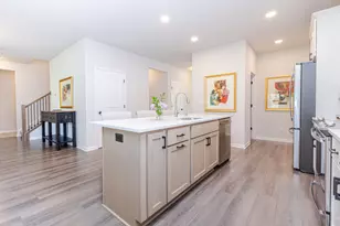 310 Paradise Ct, Hartland, WI 53029 - Photo 7