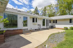 10232 N Greenview Dr, Mequon, WI 53092 - Photo 29