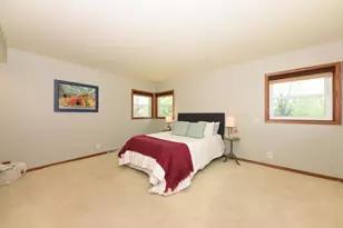 10232 N Greenview Dr, Mequon, WI 53092 - Photo 25