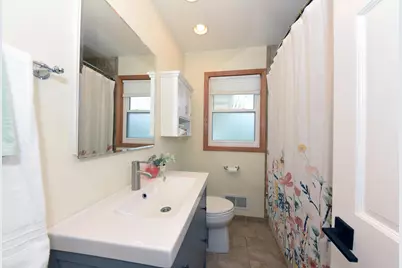 10232 N Greenview Dr, Mequon, WI 53092 - Photo 27