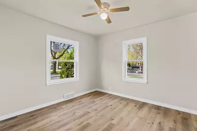 4430 W Glendale Ave, Milwaukee, WI 53218 - Photo 5