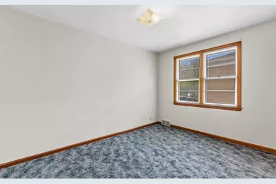 2821  Green St, Racine, WI 53402 - Photo 17