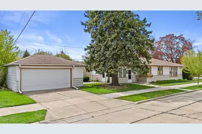 2821  Green St, Racine, WI 53402 - Photo 29