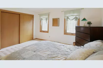 9432 W Stanford Ct, Mequon, WI 53097 - Photo 15