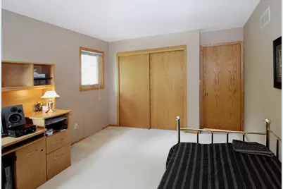 9432 W Stanford Ct, Mequon, WI 53097 - Photo 17
