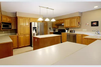 9432 W Stanford Ct, Mequon, WI 53097 - Photo 3