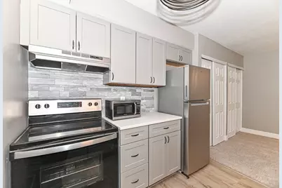 N82W13500  Fond Du Lac Ave #A203, Menomonee Falls, WI 53051 - Photo 15