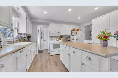 3718  S 12th Pl, Sheboygan, WI 53081 - Photo 5