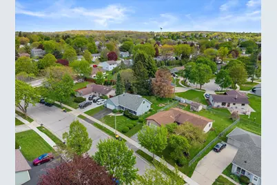 1507  Mohawk Ln, Waukesha, WI 53186 - Photo 43