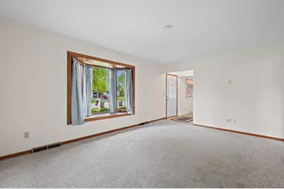 1507  Mohawk Ln, Waukesha, WI 53186 - Photo 5