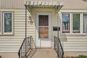 733 S 101st St, West Allis, WI 53214 - Photo 9