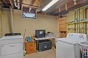 733 S 101st St, West Allis, WI 53214 - Photo 25