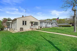 733 S 101st St, West Allis, WI 53214 - Photo 3