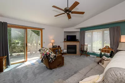 966  Bay View Cir, Mukwonago, WI 53149 - Photo 3