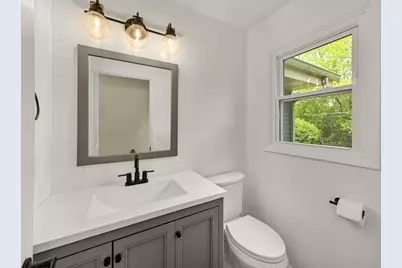 10333 N Versailles Ct, Mequon, WI 53092 - Photo 11