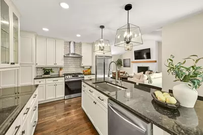 10333 N Versailles Ct, Mequon, WI 53092 - Photo 5