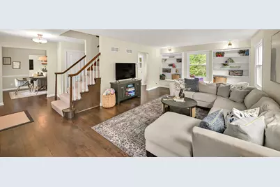 10333 N Versailles Ct, Mequon, WI 53092 - Photo 3