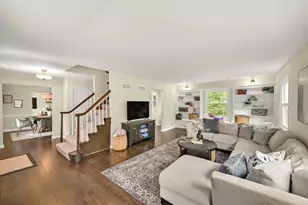 10333 N Versailles Ct, Mequon, WI 53092 - Photo 3