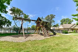 10333 N Versailles Ct, Mequon, WI 53092 - Photo 29