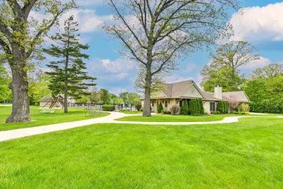 10333 N Versailles Ct, Mequon, WI 53092 - Photo 25
