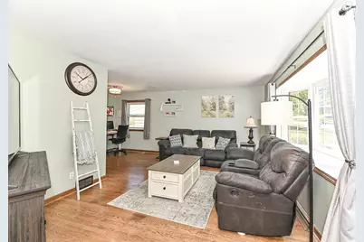 4131 N 93rd St, Wauwatosa, WI 53222 - Photo 3