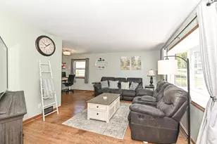 4131 N 93rd St, Wauwatosa, WI 53222 - Photo 3
