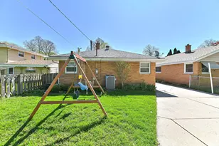 4131 N 93rd St, Wauwatosa, WI 53222 - Photo 27