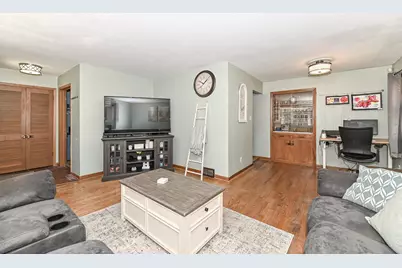 4131 N 93rd St, Wauwatosa, WI 53222 - Photo 5
