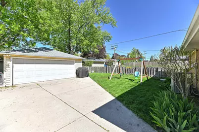 4131 N 93rd St, Wauwatosa, WI 53222 - Photo 25