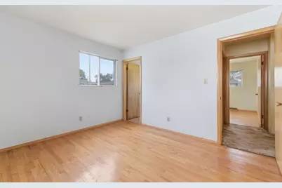 6185 S Merrill Ave, Cudahy, WI 53110 - Photo 9