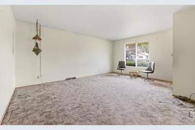 6185 S Merrill Ave, Cudahy, WI 53110 - Photo 5