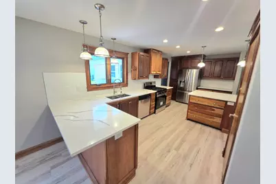 2532 S Seymour Pl, West Allis, WI 53227 - Photo 9