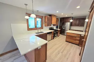2532 S Seymour Pl, West Allis, WI 53227 - Photo 9