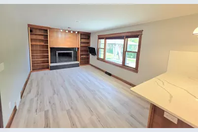 2532 S Seymour Pl, West Allis, WI 53227 - Photo 17