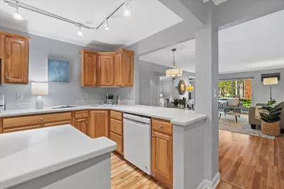 303 E Henry Clay St #104, Whitefish Bay, WI 53217 - Photo 7