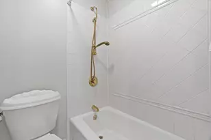 303 E Henry Clay St, Whitefish Bay, WI 53217 - Photo 27