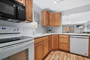 303 E Henry Clay St, Whitefish Bay, WI 53217 - Photo 5