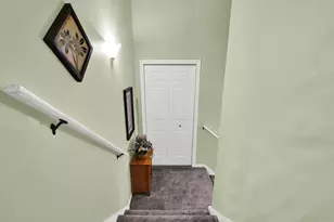 10210 W Deerwood Ln, Franklin, WI 53132 - Photo 7