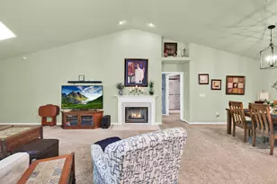 10210 W Deerwood Ln, Franklin, WI 53132 - Photo 9