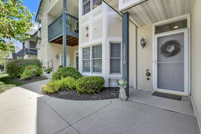 10210 W Deerwood Ln, Franklin, WI 53132 - Photo 5