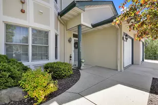 10210 W Deerwood Ln, Franklin, WI 53132 - Photo 3